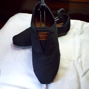 TOMS SHOES 30124 SIZE 12 NWOT